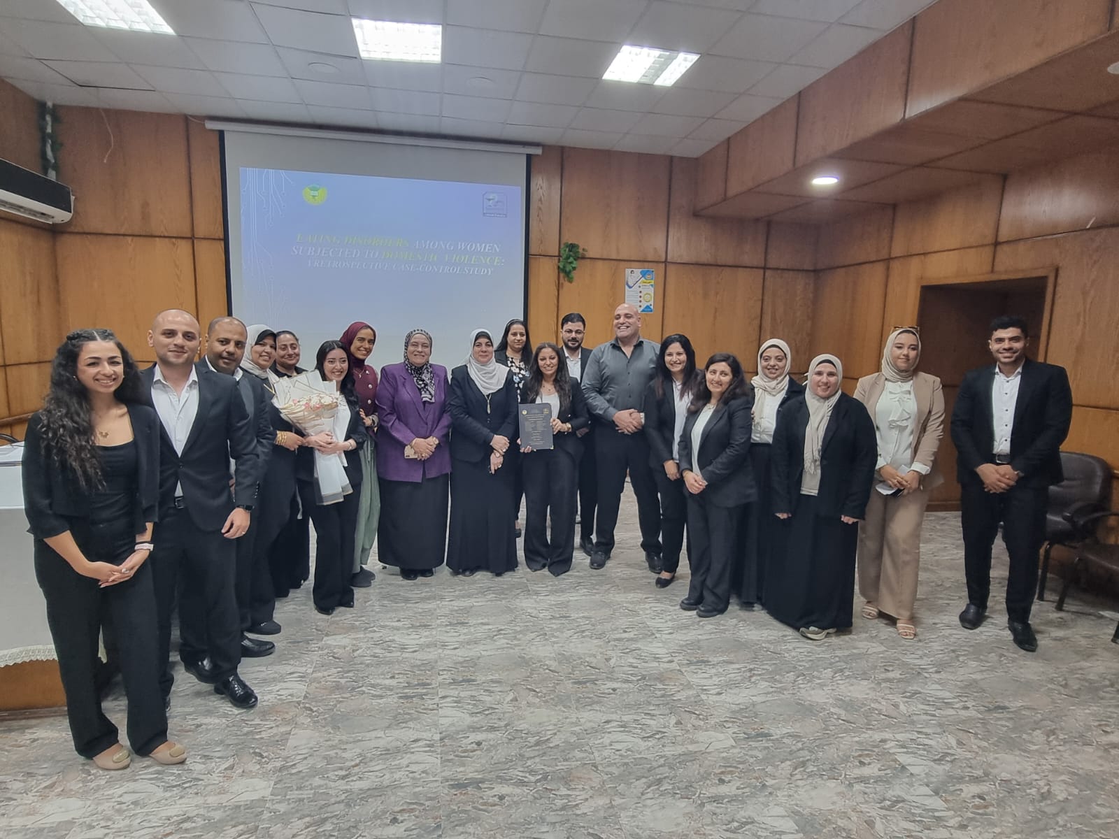 مناقشة مشروع التخرج تحت عنوان 